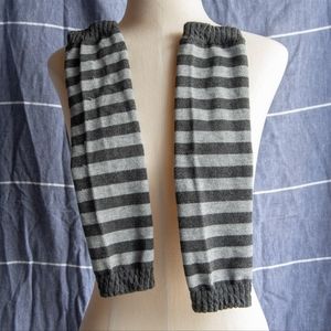 Striped arm warmers